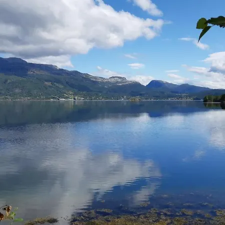 Teigen Leirstad, Eikefjord, Hytter *